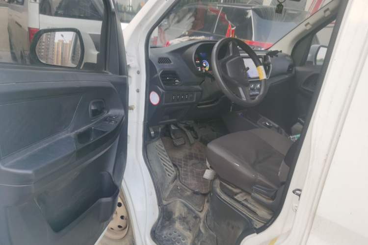 Used CHANGAN KAICHENG Ruixing EM80 2025 Passenger Version Comfort Edition 6-Seater 300 km Dual-Swing Doors Driver Seat