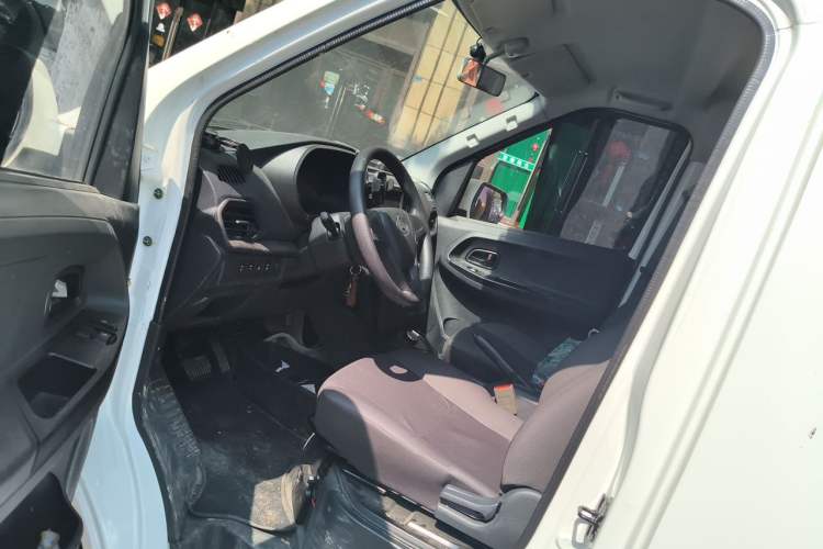 Used CHANGAN KAICHENG Ruixing EM80 2025 Passenger Version Comfort Edition 6-Seater 300 km Dual-Swing Doors Driver Seat