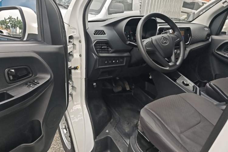 Used CHANGAN KAICHENG Ruixing EM80 2025 Passenger Version Comfort Edition 6-Seater 300 km Dual-Swing Doors Driver Seat