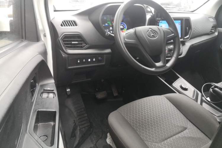 Used CHANGAN KAICHENG Ruixing EM80 2025 Passenger Version Comfort Edition 6-Seater 300 km Dual-Swing Doors Driver Seat