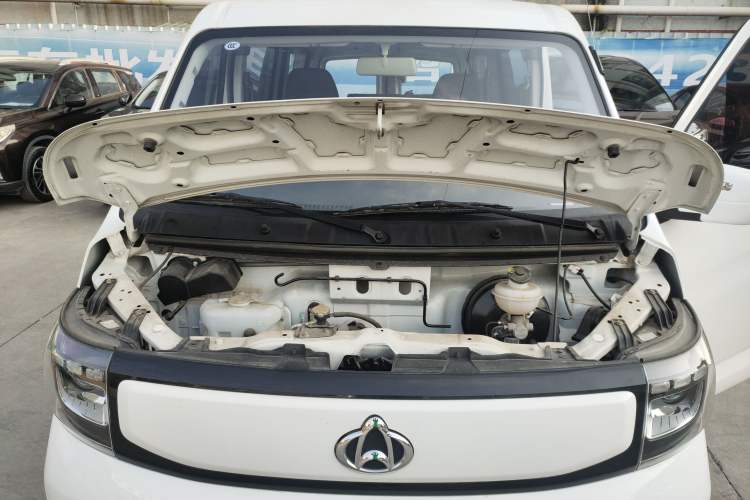 Used CHANGAN KAICHENG Ruixing EM80 2025 Passenger Version Comfort Edition 6-Seater 300 km Dual-Swing Doors Engine Bay