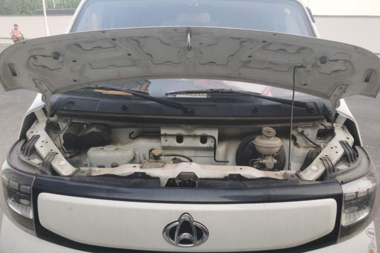 Used CHANGAN KAICHENG Ruixing EM80 2025 Passenger Version Comfort Edition 6-Seater 300 km Dual-Swing Doors Engine Bay