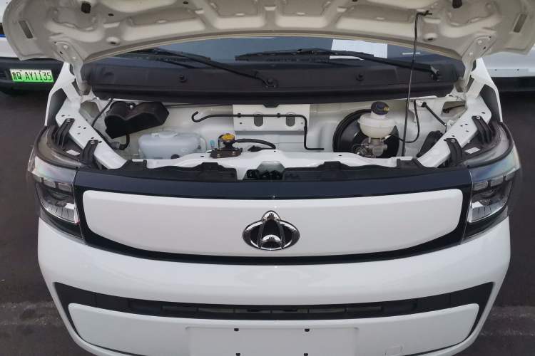 Used CHANGAN KAICHENG Ruixing EM80 2025 Passenger Version Comfort Edition 6-Seater 300 km Dual-Swing Doors Engine Bay