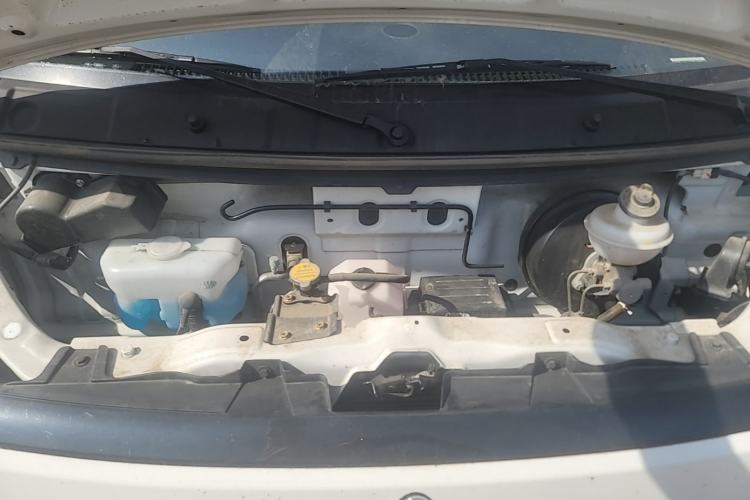 Used CHANGAN KAICHENG Ruixing EM80 2025 Passenger Version Comfort Edition 6-Seater 300 km Dual-Swing Doors Engine Bay
