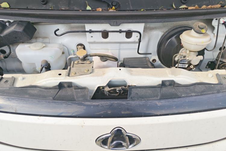 Used CHANGAN KAICHENG Ruixing EM80 2025 Passenger Version Comfort Edition 6-Seater 300 km Dual-Swing Doors Engine Bay
