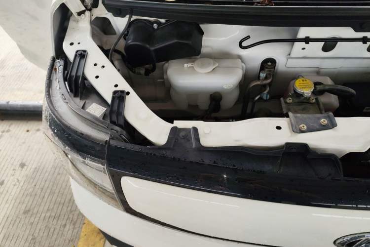 Used CHANGAN KAICHENG Ruixing EM80 2025 Model Elite 6-Seater 300 km Hinged Doors Engine Bay Right