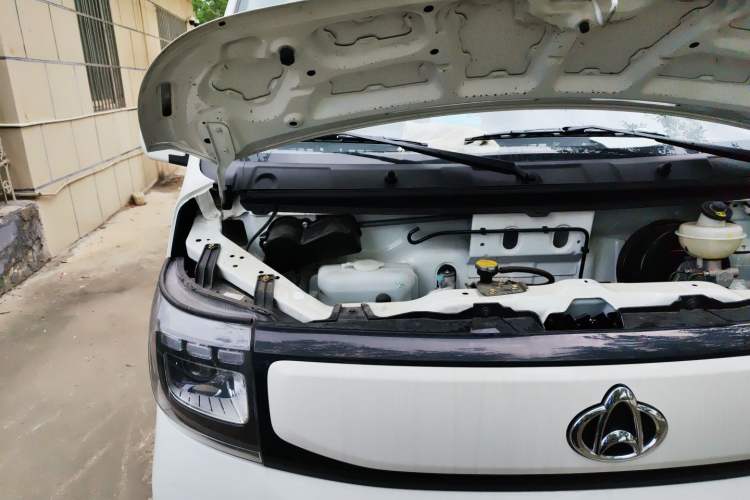 Used CHANGAN KAICHENG Ruixing EM80 2025 Passenger Version Comfort Edition 6-Seater 300 km Dual-Swing Doors Engine Bay Right