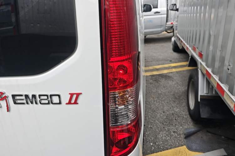 Used CHANGAN KAICHENG Ruixing EM80 2025 Passenger Version Comfort Edition 6-Seater 300 km Dual-Swing Doors Exterior 3