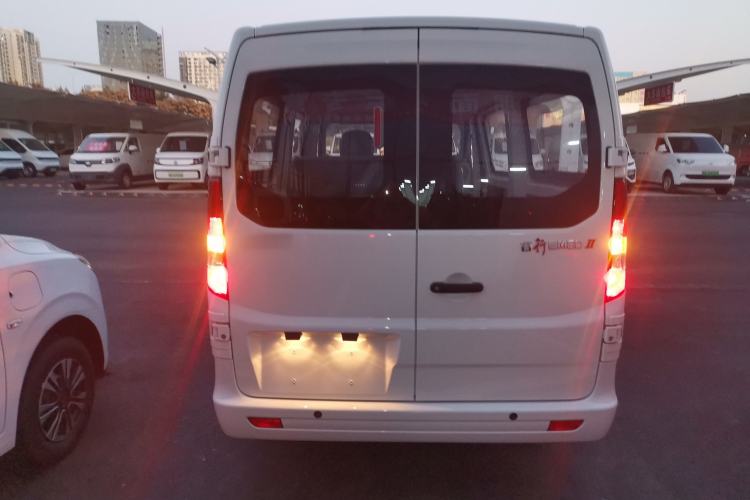 Used CHANGAN KAICHENG Ruixing EM80 2025 Passenger Version Comfort Edition 6-Seater 300 km Dual-Swing Doors Exterior 4