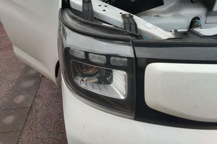 Used CHANGAN KAICHENG Ruixing EM80 2025 Passenger Version Comfort Edition 6-Seater 300 km Dual-Swing Doors Exterior 6