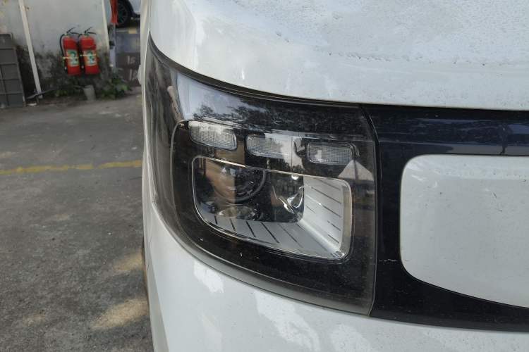 Used CHANGAN KAICHENG Ruixing EM80 2025 Passenger Version Comfort Edition 6-Seater 300 km Dual-Swing Doors Exterior 6