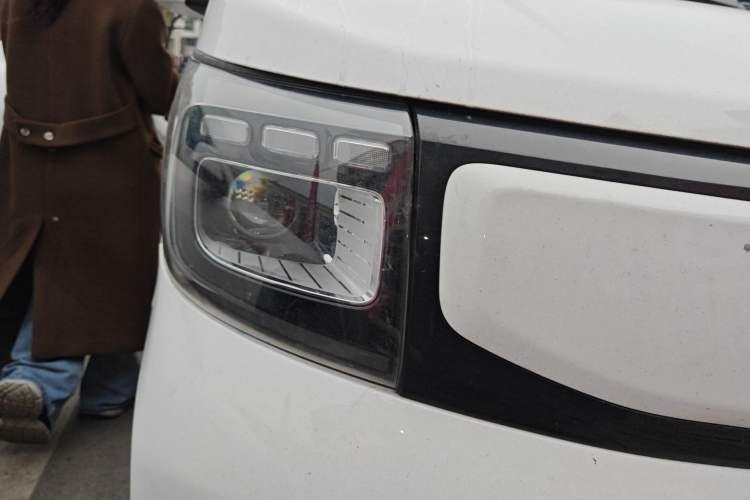 Used CHANGAN KAICHENG Ruixing EM80 2025 Passenger Version Comfort Edition 6-Seater 300 km Dual-Swing Doors Exterior 6