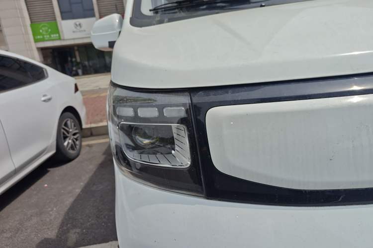 Used CHANGAN KAICHENG Ruixing EM80 2025 Passenger Version Comfort Edition 6-Seater 300 km Dual-Swing Doors Exterior 6