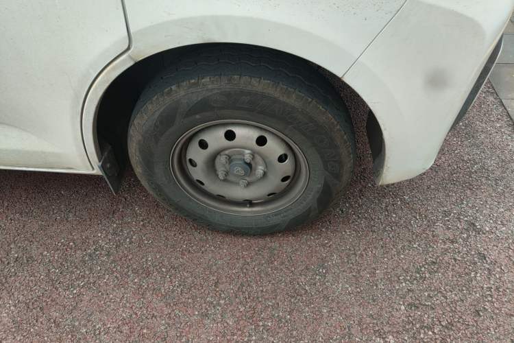 Used CHANGAN KAICHENG Ruixing EM80 2025 Passenger Version Comfort Edition 6-Seater 300 km Dual-Swing Doors Exterior 7