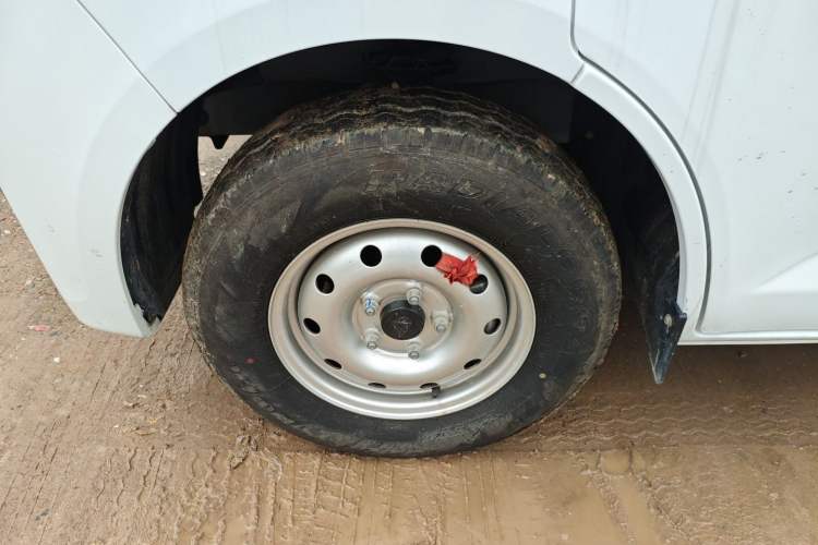 Used CHANGAN KAICHENG Ruixing EM80 2025 Customized Passenger Version 6-Seater 300km Side-Hinged Doors Exterior 7