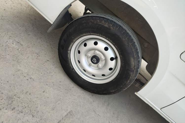 Used CHANGAN KAICHENG Ruixing EM80 2025 Passenger Version Comfort Edition 6-Seater 300 km Dual-Swing Doors Exterior 8