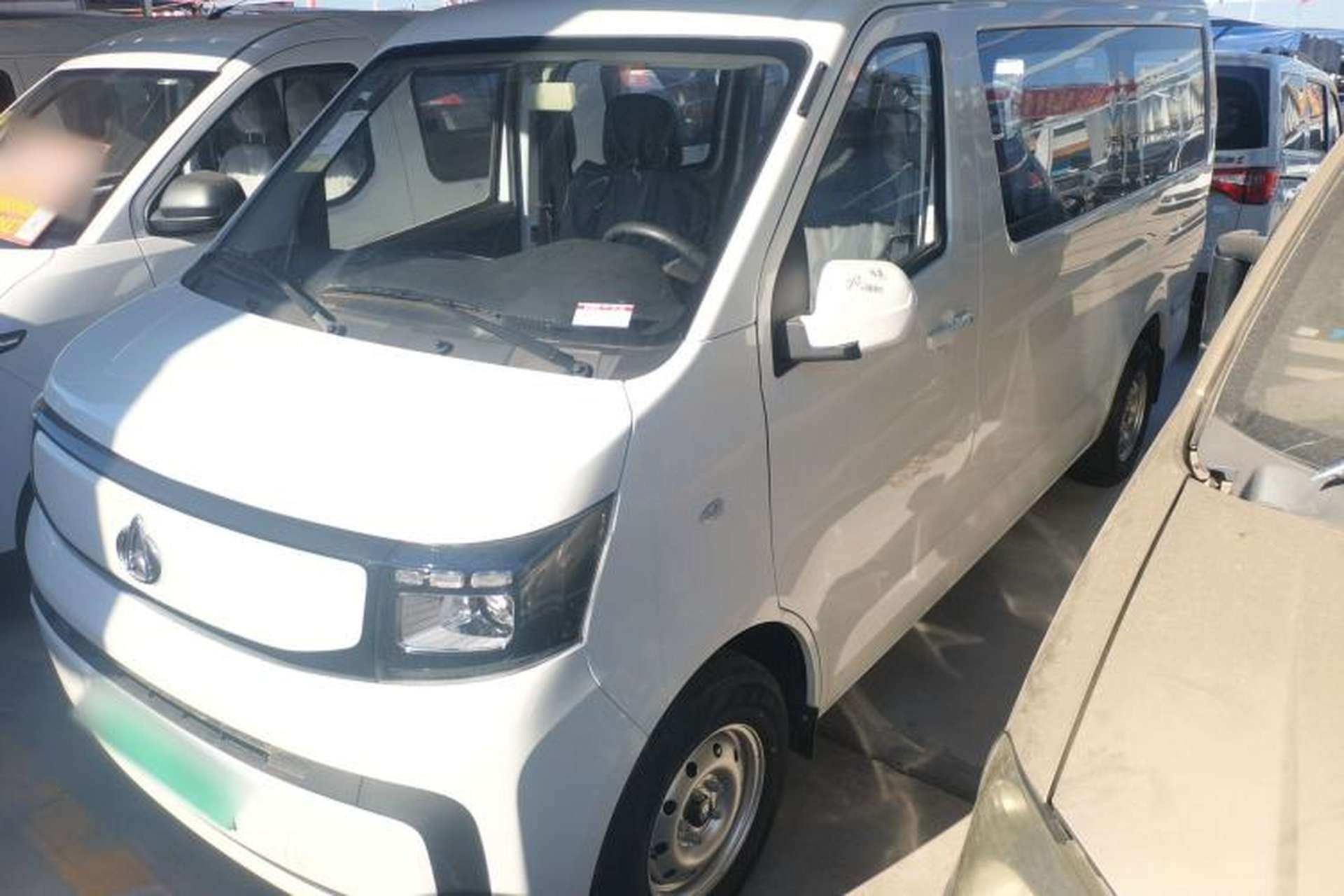 Used CHANGAN KAICHENG Ruixing EM80 2025 Passenger Version Comfort Edition 6-Seater 300 km Dual-Swing Doors Front Left 45 Deg