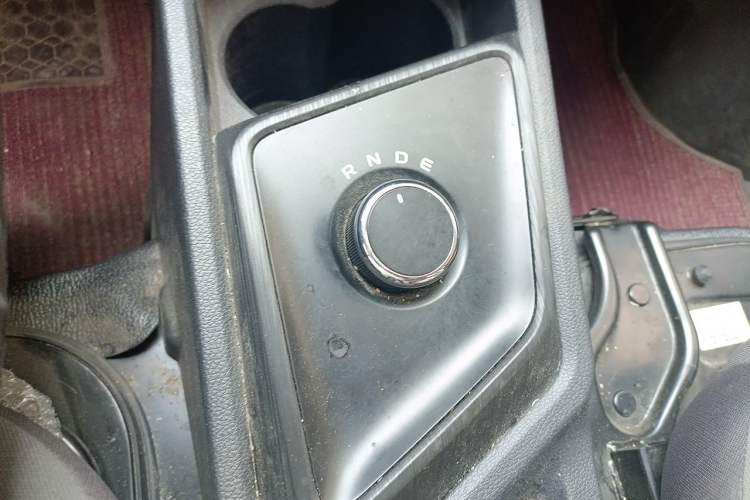 Used CHANGAN KAICHENG Ruixing EM80 2025 Passenger Version Comfort Edition 6-Seater 300 km Dual-Swing Doors Gear Lever