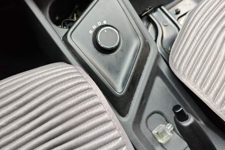 Used CHANGAN KAICHENG Ruixing EM80 2025 Customized Passenger Version 6-Seater 300km Side-Hinged Doors Gear Lever