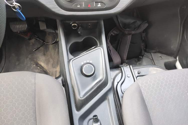Used CHANGAN KAICHENG Ruixing EM80 2025 Passenger Version Comfort Edition 6-Seater 300 km Dual-Swing Doors Gear Lever