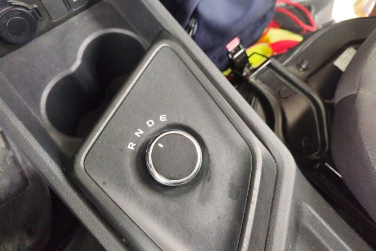 Used CHANGAN KAICHENG Ruixing EM80 2025 Model Elite 6-Seater 300 km Hinged Doors Gear Lever