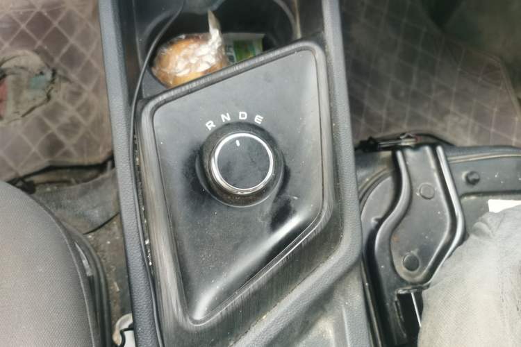 Used CHANGAN KAICHENG Ruixing EM80 2025 Passenger Version Comfort Edition 6-Seater 300 km Dual-Swing Doors Gear Lever