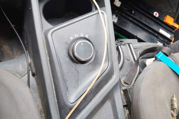 Used CHANGAN KAICHENG Ruixing EM80 2025 Model Elite 6-Seater 300 km Hinged Doors Gear Lever