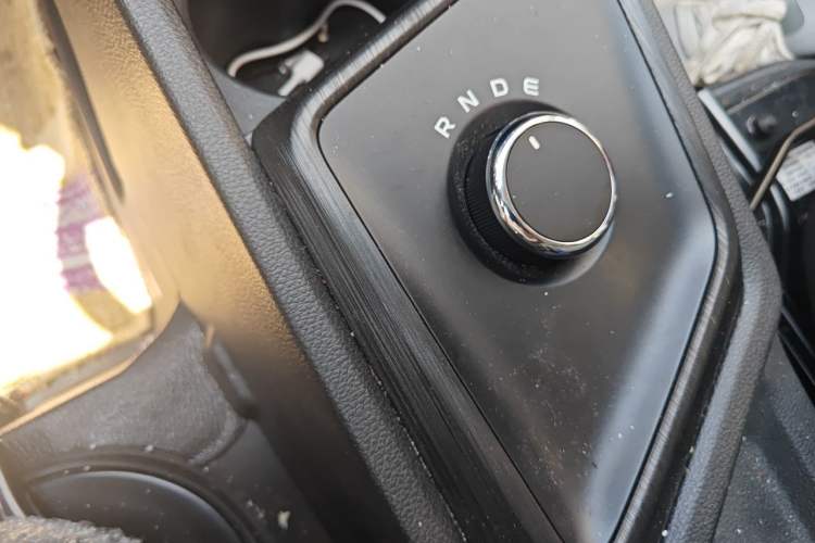 Used CHANGAN KAICHENG Ruixing EM80 2025 Cargo Version Standard 2-Seater 300 km Side-Hinged Doors Gear Lever