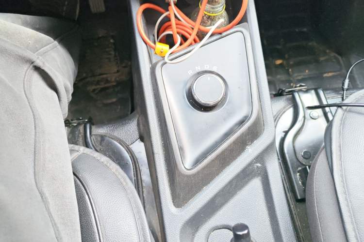 Used CHANGAN KAICHENG Ruixing EM80 2025 Passenger Version Comfort Edition 6-Seater 300 km Dual-Swing Doors Gear Lever