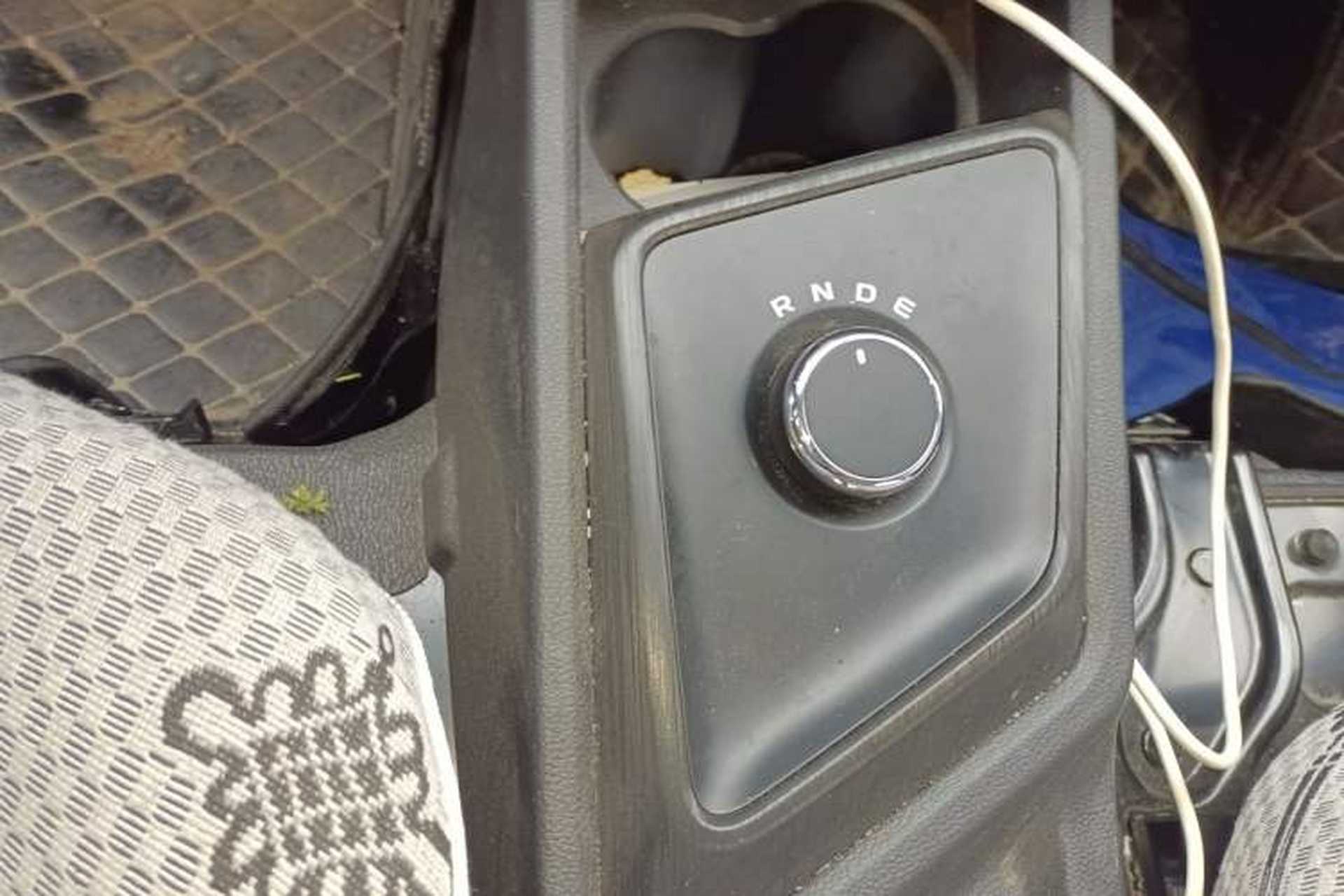 Used CHANGAN KAICHENG Ruixing EM80 2025 Passenger Version Comfort Model 6 Seats 300 km Liftback Door Gear Lever