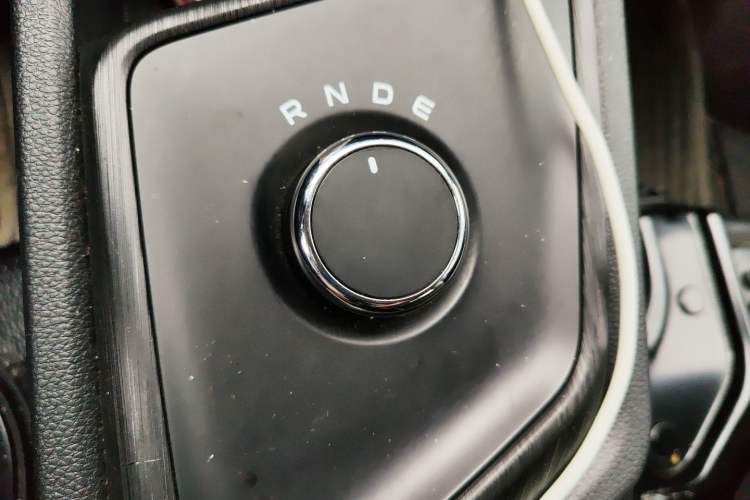 Used CHANGAN KAICHENG Ruixing EM80 2025 Passenger Version Comfort Edition 6-Seater 300 km Dual-Swing Doors Gear Lever