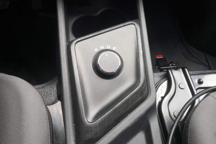 Used CHANGAN KAICHENG Ruixing EM80 2025 Passenger Version Comfort Edition 6-Seater 300 km Dual-Swing Doors Gear Lever