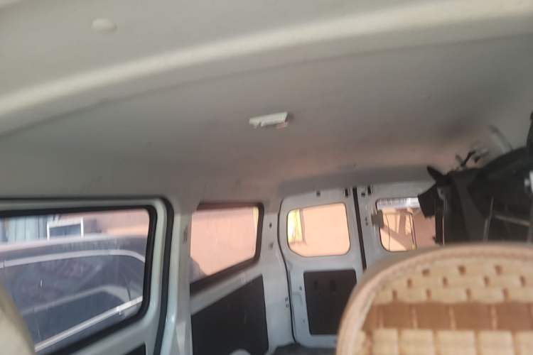 Used CHANGAN KAICHENG Ruixing EM80 2025 Passenger Version Comfort Edition 6-Seater 300 km Dual-Swing Doors Headliner