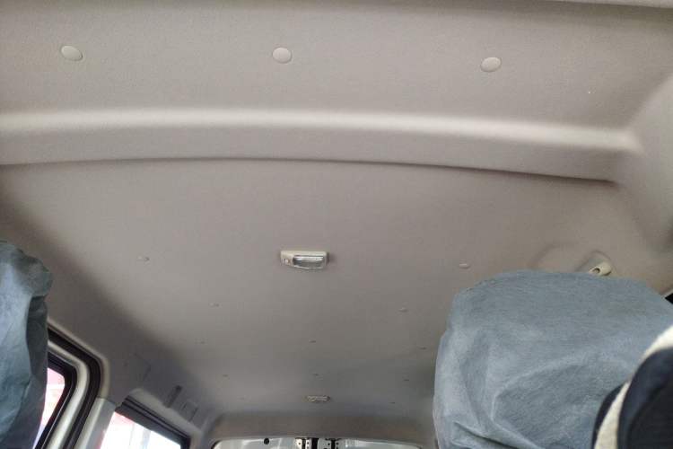 Used CHANGAN KAICHENG Ruixing EM80 2025 Passenger Version Comfort Edition 6-Seater 300 km Dual-Swing Doors Headliner