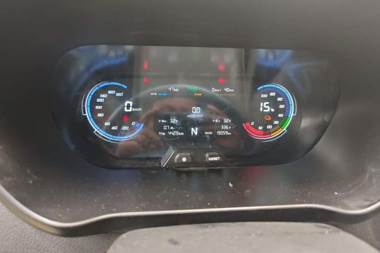 Used CHANGAN KAICHENG Ruixing EM80 2025 Passenger Version Comfort Edition 6-Seater 300 km Dual-Swing Doors Instrument Cluster