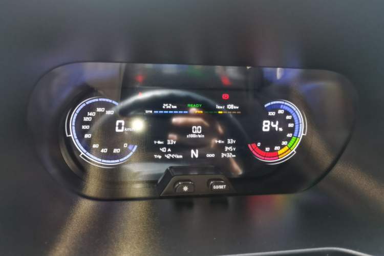 Used CHANGAN KAICHENG Ruixing EM80 2025 Passenger Version Comfort Model 6 Seats 300 km Liftback Door Instrument Cluster