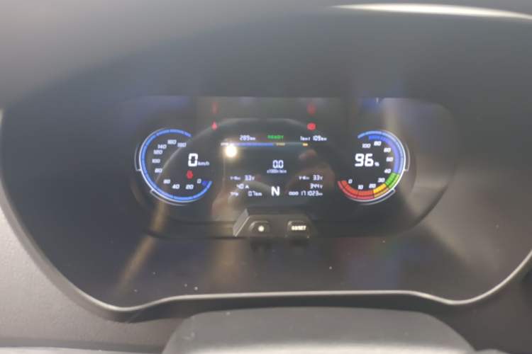 Used CHANGAN KAICHENG Ruixing EM80 2025 Passenger Version Comfort Edition 6-Seater 300 km Dual-Swing Doors Instrument Cluster