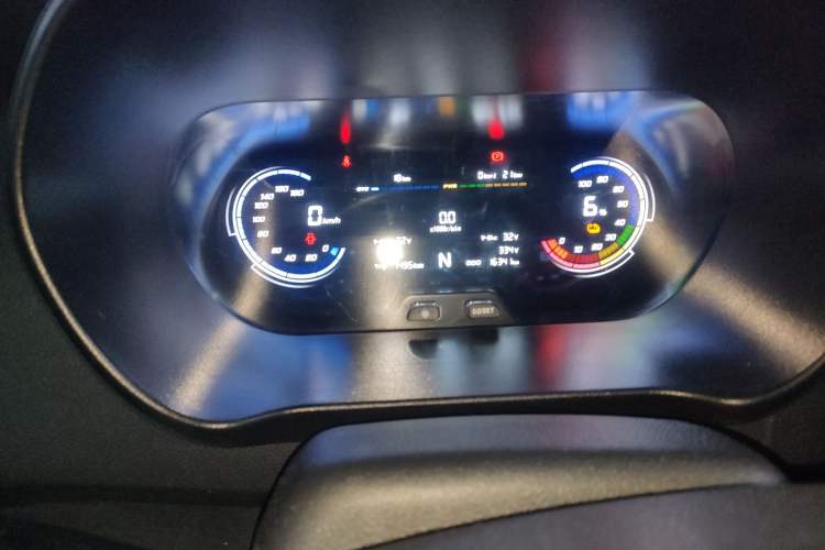 Used CHANGAN KAICHENG Ruixing EM80 2025 Passenger Version Comfort Edition 6-Seater 300 km Dual-Swing Doors Instrument Cluster