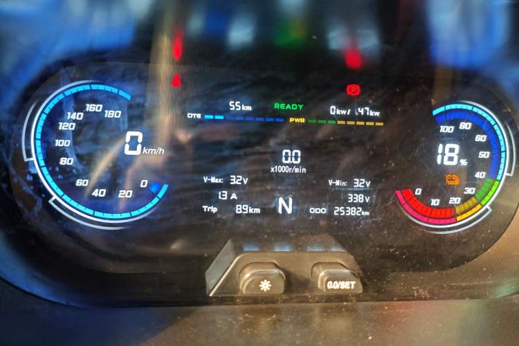 Used CHANGAN KAICHENG Ruixing EM80 2025 Passenger Version Comfort Model 6 Seats 300 km Liftback Door Instrument Cluster