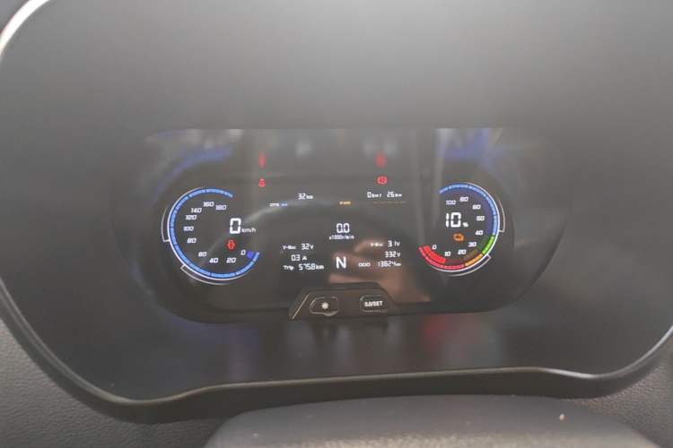 Used CHANGAN KAICHENG Ruixing EM80 2025 Passenger Version Comfort Edition 6-Seater 300 km Dual-Swing Doors Instrument Cluster