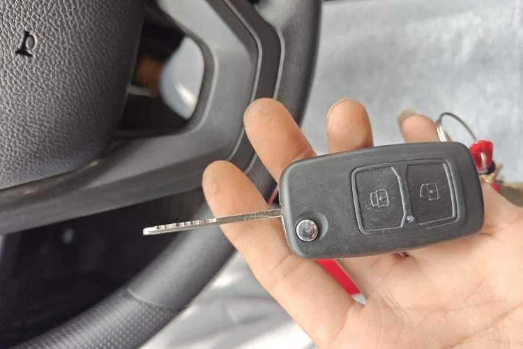 Used CHANGAN KAICHENG Ruixing EM80 2025 Passenger Version Comfort Edition 6-Seater 300 km Dual-Swing Doors Interior 1
