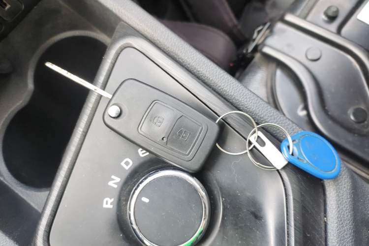 Used CHANGAN KAICHENG Ruixing EM80 2025 Passenger Version Comfort Edition 6-Seater 300 km Dual-Swing Doors Interior 1