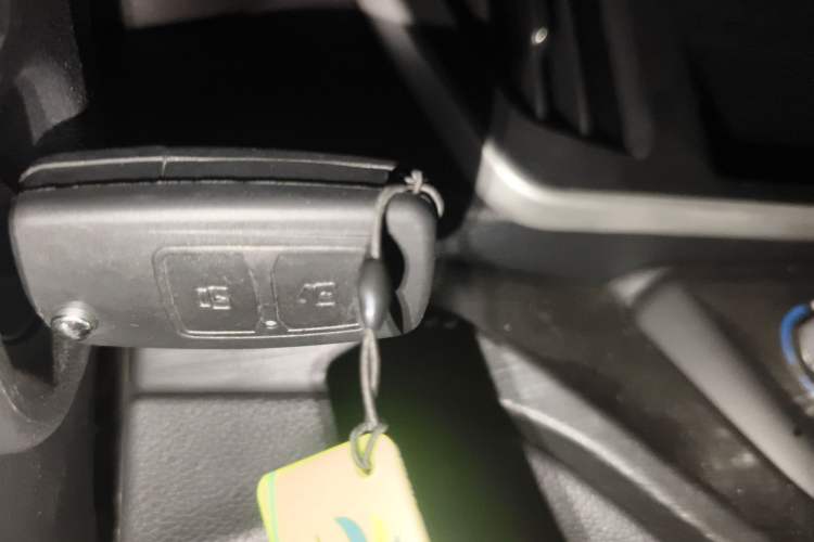Used CHANGAN KAICHENG Ruixing EM80 2025 Cargo Version Standard 2-Seater 300 km Side-Hinged Doors Interior 1