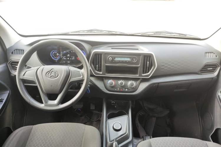 Used CHANGAN KAICHENG Ruixing EM80 2025 Passenger Version Comfort Edition 6-Seater 300 km Dual-Swing Doors Interior 2