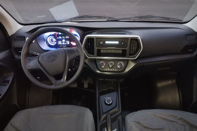 Used CHANGAN KAICHENG Ruixing EM80 2025 Passenger Version Comfort Edition 6-Seater 300 km Dual-Swing Doors Interior 2