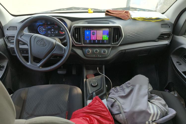 Used CHANGAN KAICHENG Ruixing EM80 2025 Passenger Version Comfort Edition 6-Seater 300 km Dual-Swing Doors Interior 2