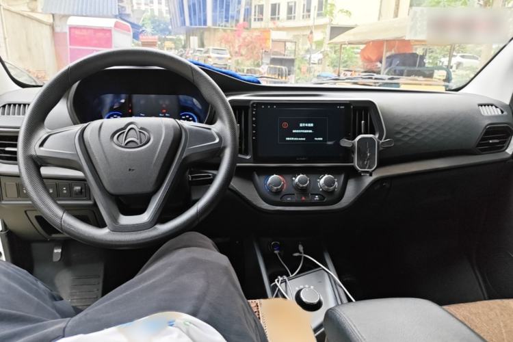 Used CHANGAN KAICHENG Ruixing EM80 2025 Passenger Version Comfort Edition 6-Seater 300 km Dual-Swing Doors Interior 2
