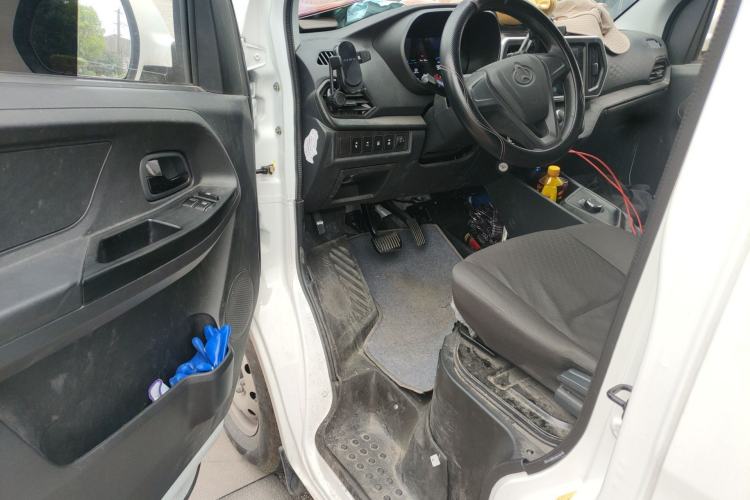 Used CHANGAN KAICHENG Ruixing EM80 2025 Passenger Version Comfort Edition 6-Seater 300 km Dual-Swing Doors Interior 3