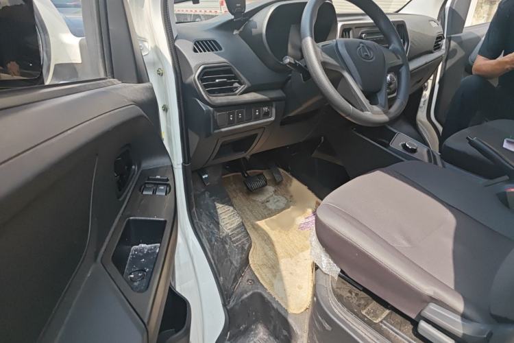 Used CHANGAN KAICHENG Ruixing EM80 2025 Cargo Version Standard 2-Seater 300 km Side-Hinged Doors Interior 3