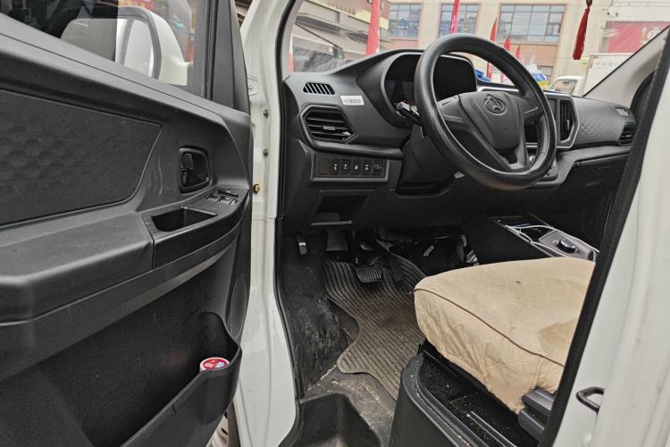 Used CHANGAN KAICHENG Ruixing EM80 2025 Passenger Version Comfort Edition 6-Seater 300 km Dual-Swing Doors Interior 3